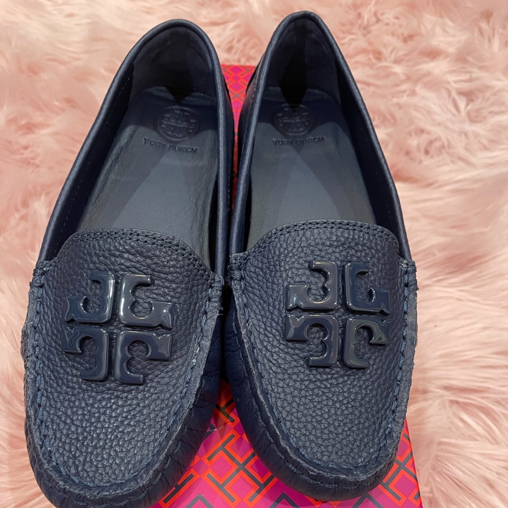 Brand new tory burch loafer in navy blue